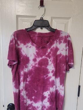 Relaxed Tie-Dye Short Sleeve Tee in Purple & White 14/16 Women's. PitTPit 24 +